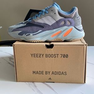 Yeezy Boost 700 sz 7y